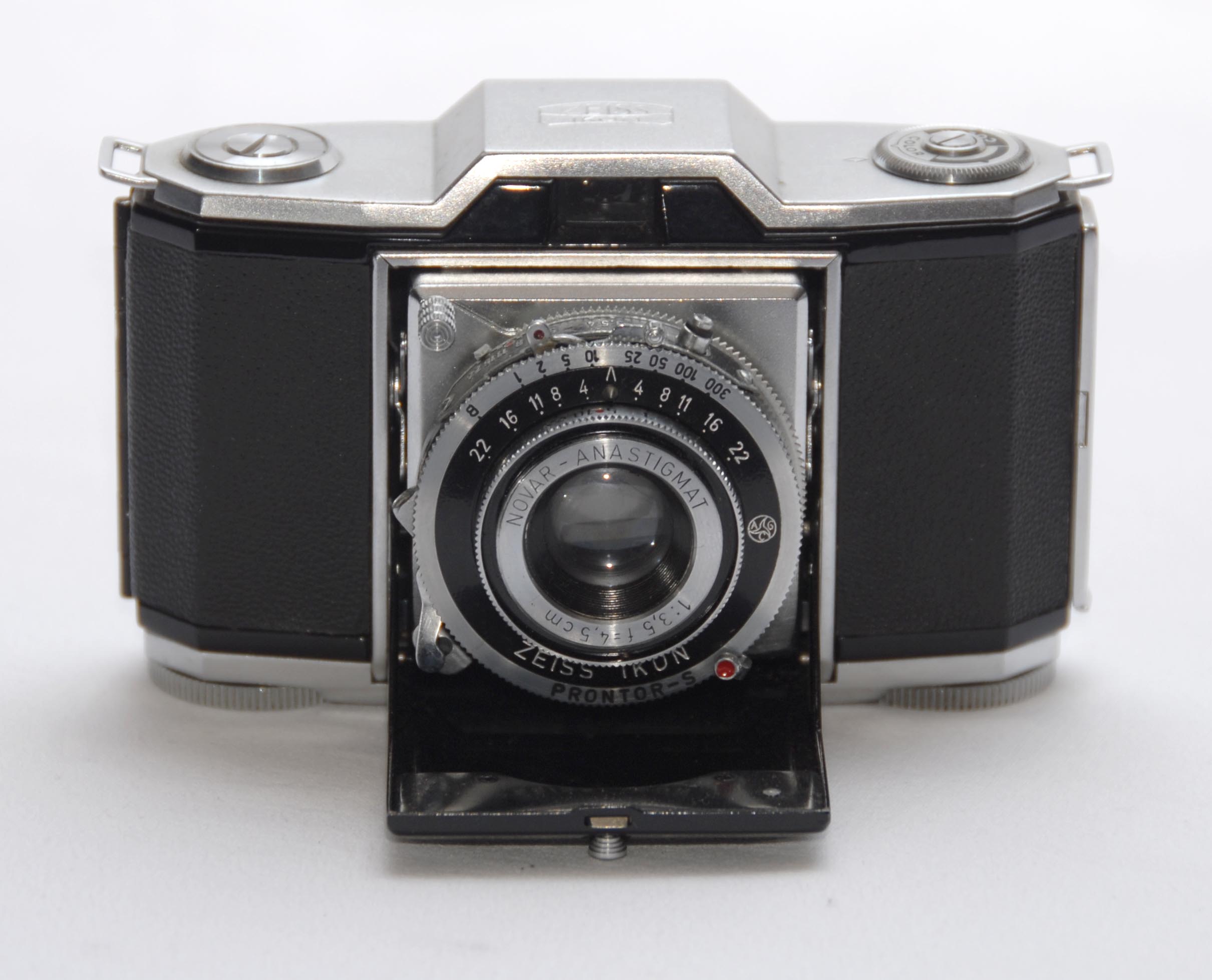 ZEISS IKON IKONTA 35  (522/24)